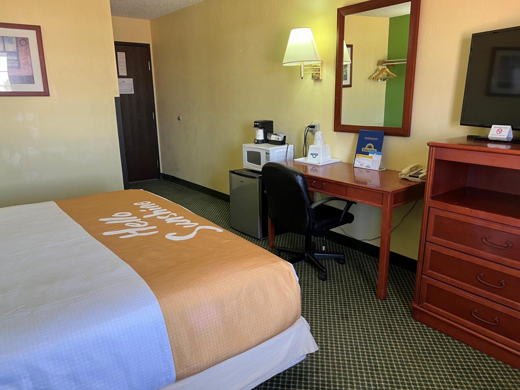 Days Inn By Wyndham Great Bend Eksteriør billede